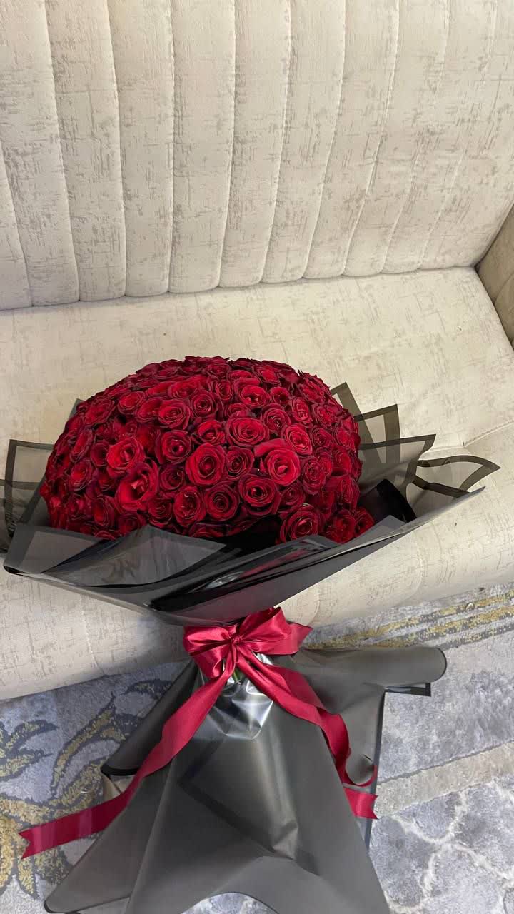 دسته گل طبیعی 200 شاخه رز هلندی قرمز