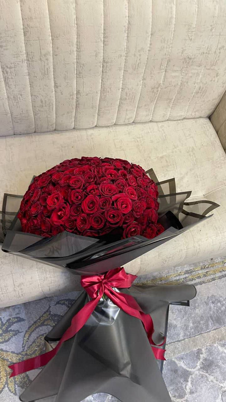 دسته گل طبیعی 200 شاخه رز هلندی قرمز