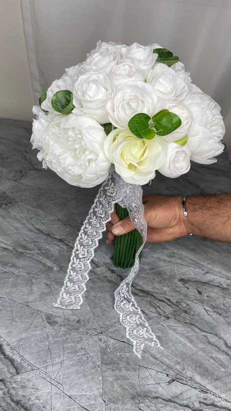 دسته گل عروس مصنوعی رز و پیونی سفید
