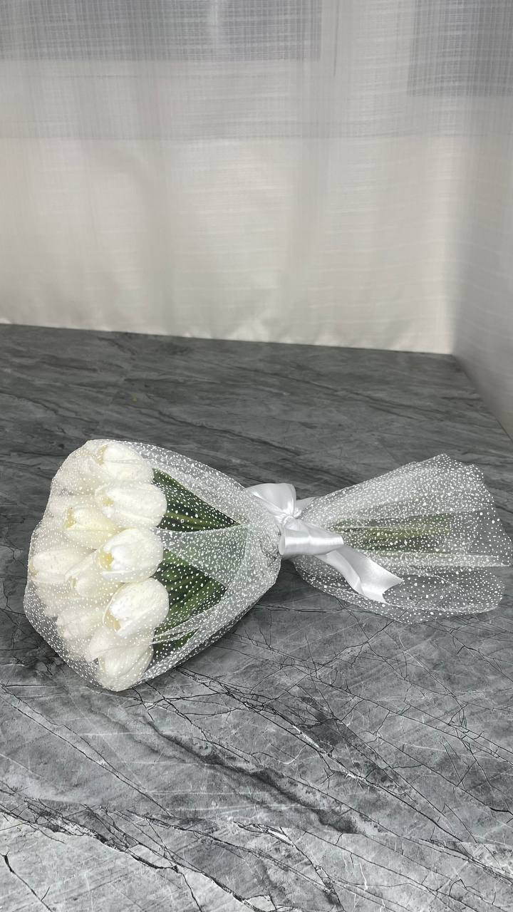 دسته گل لاله لمسی توری ۱۹ شاخه