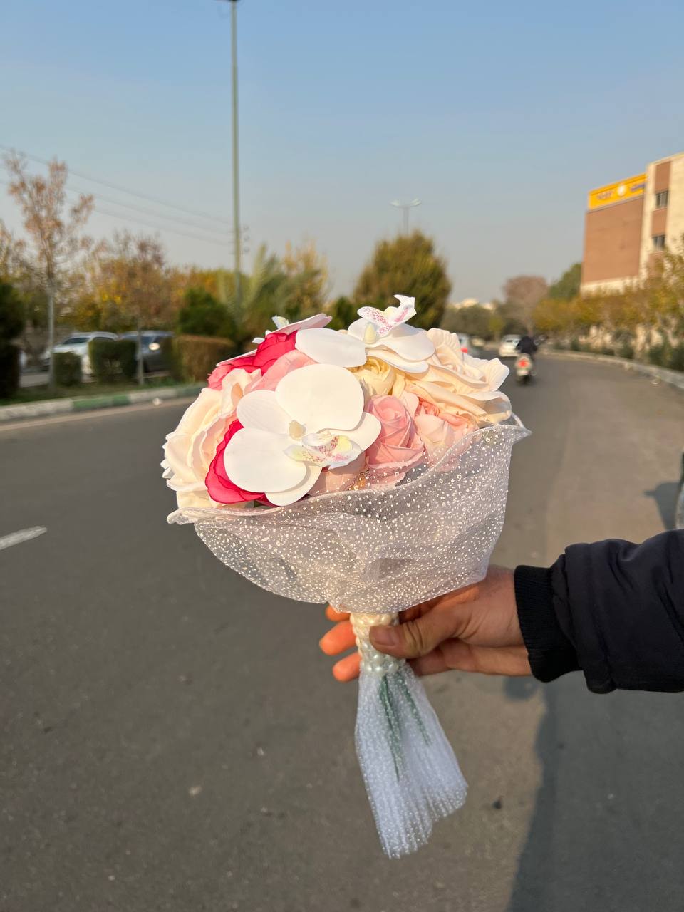 دسته گل عروس مصنوعی ارکیده و رز