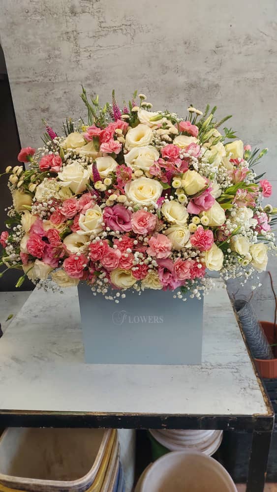 باکس گل رز و لیسین
