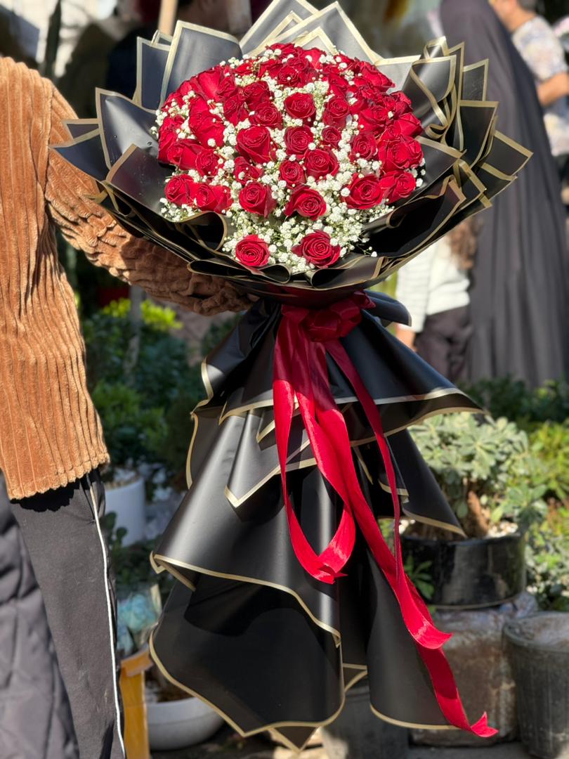 دسته گل رز و عروس سایز بزرگ