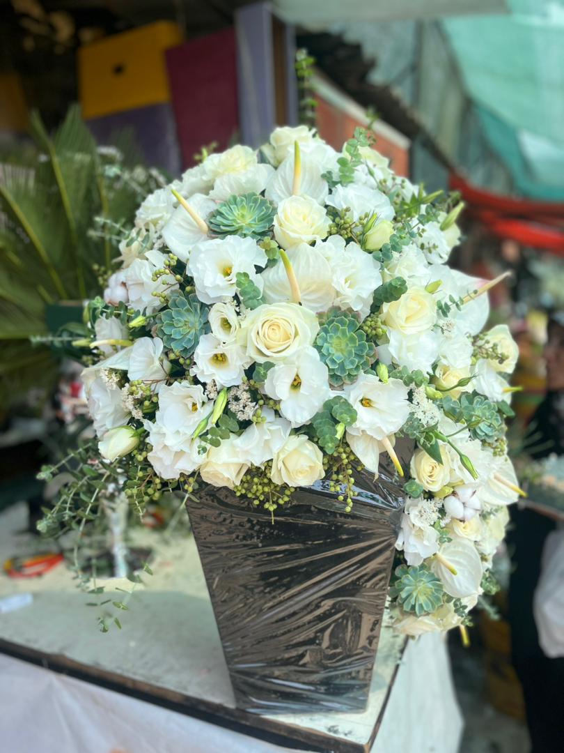 باکس گل سفید و سبز
