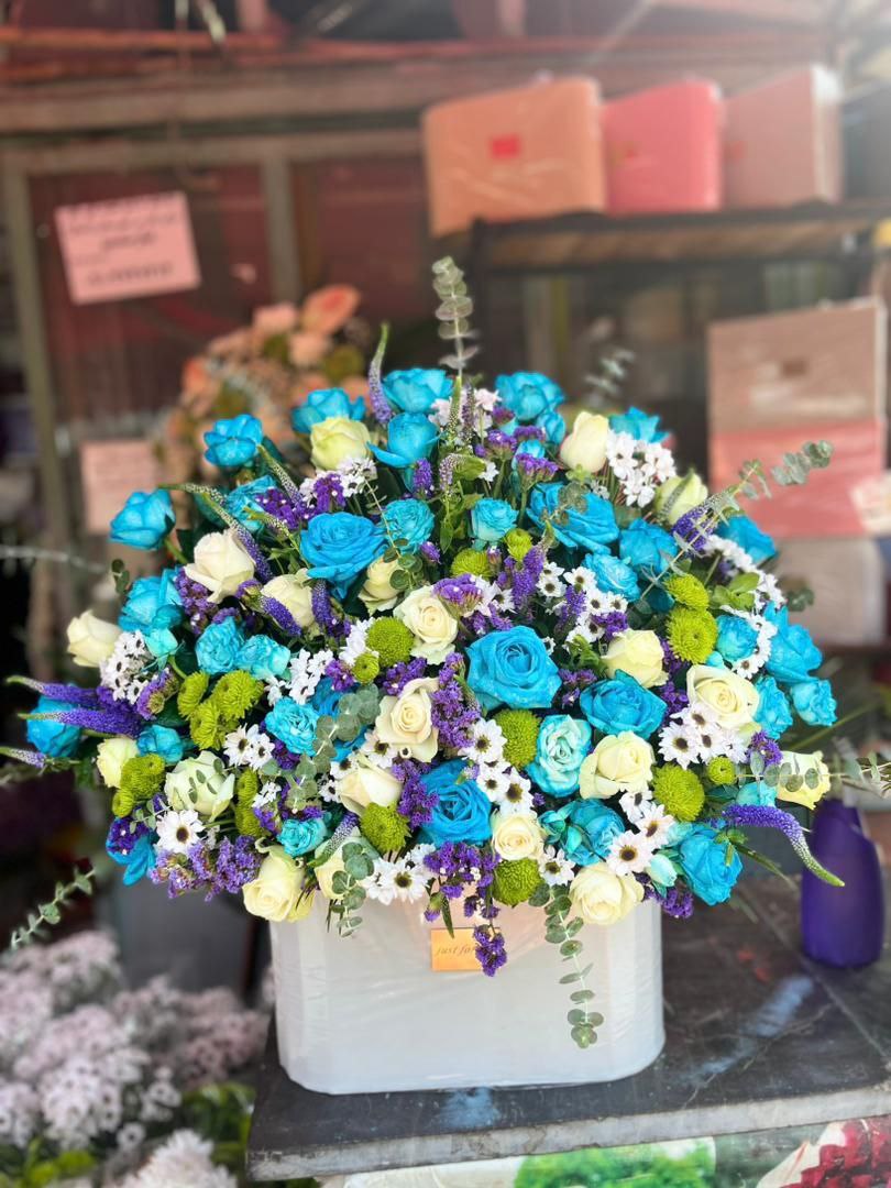 باکس گل رز آبی