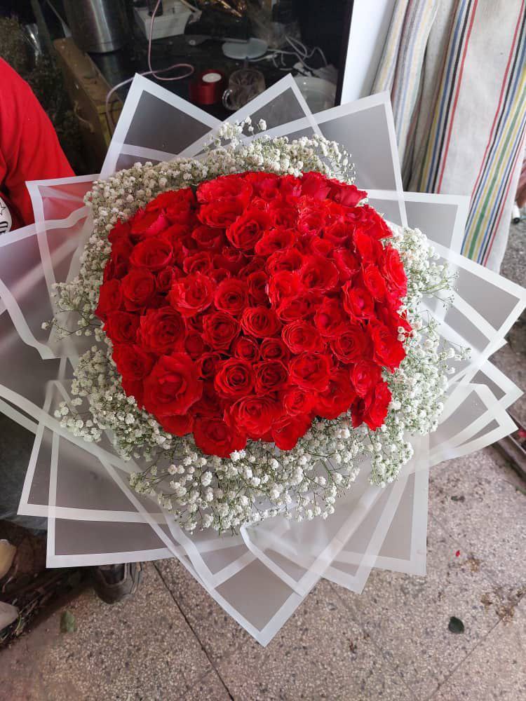 دسته گل رز قرمز ۴۰ شاخه