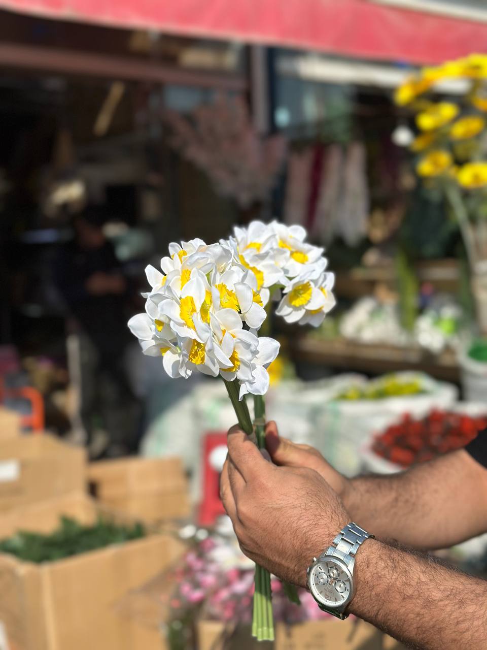 نرگس مصنوعی ۶ شاخه (سفید. زرد)
