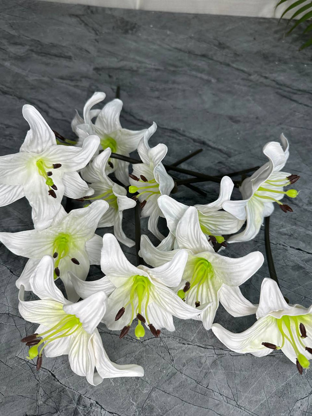 گل لیلیوم فومی لمسی سفید مجموعه ۱۲عددی با ساقه و پرچم