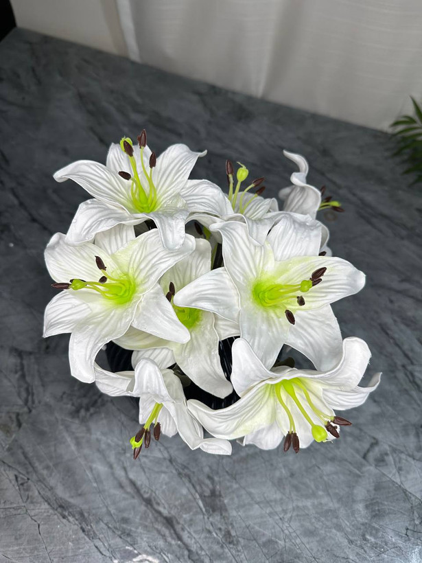گل لیلیوم فومی لمسی سفید مجموعه ۱۲عددی با ساقه و پرچم