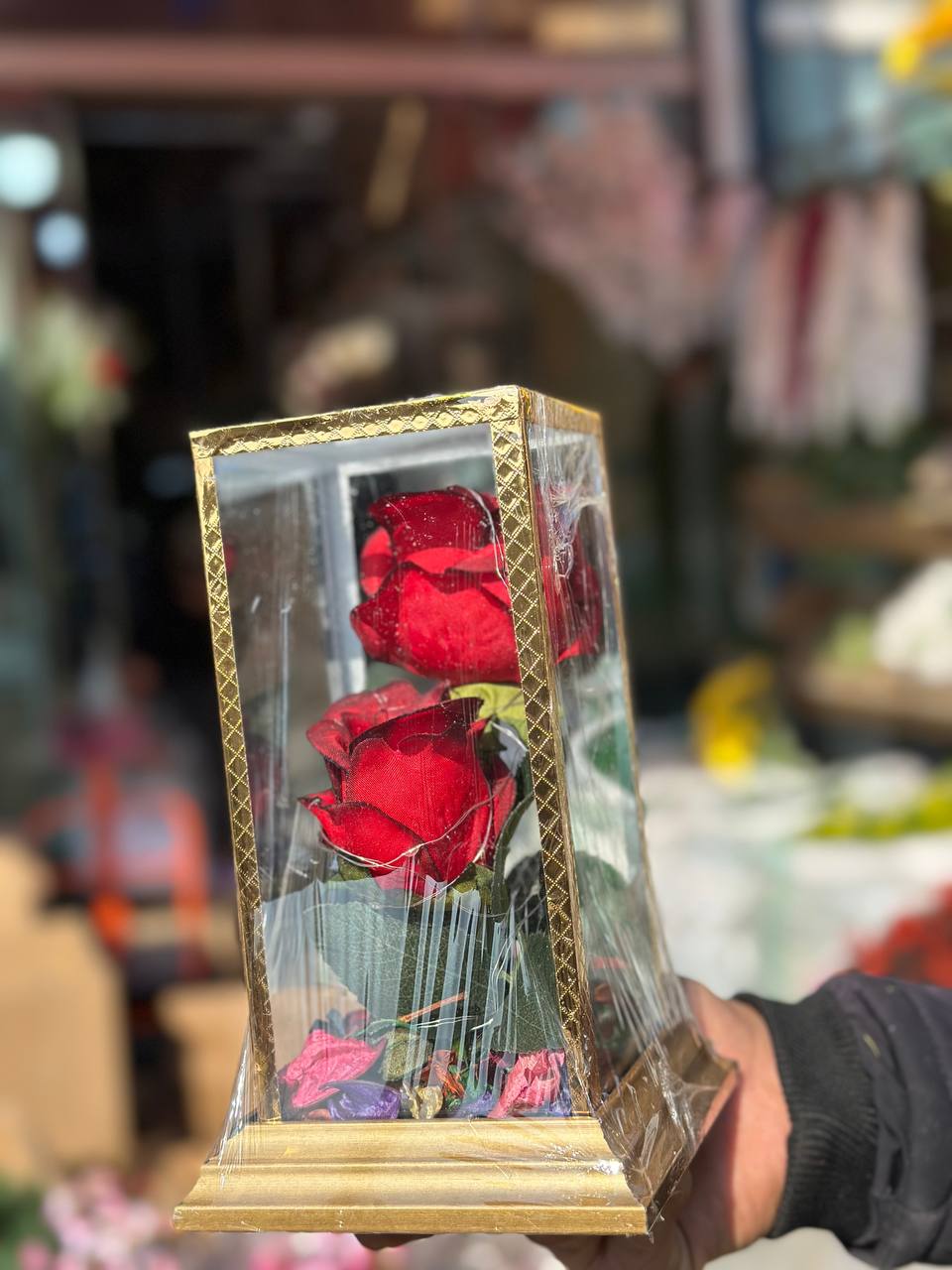 باکس شیشه ای گل رز قرمز