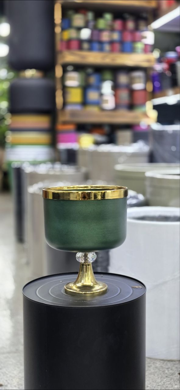 گلدون مینای پایه‌دار سبز