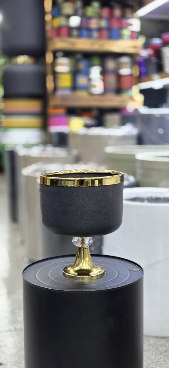 گلدون مینای پایه‌دار مشکی
