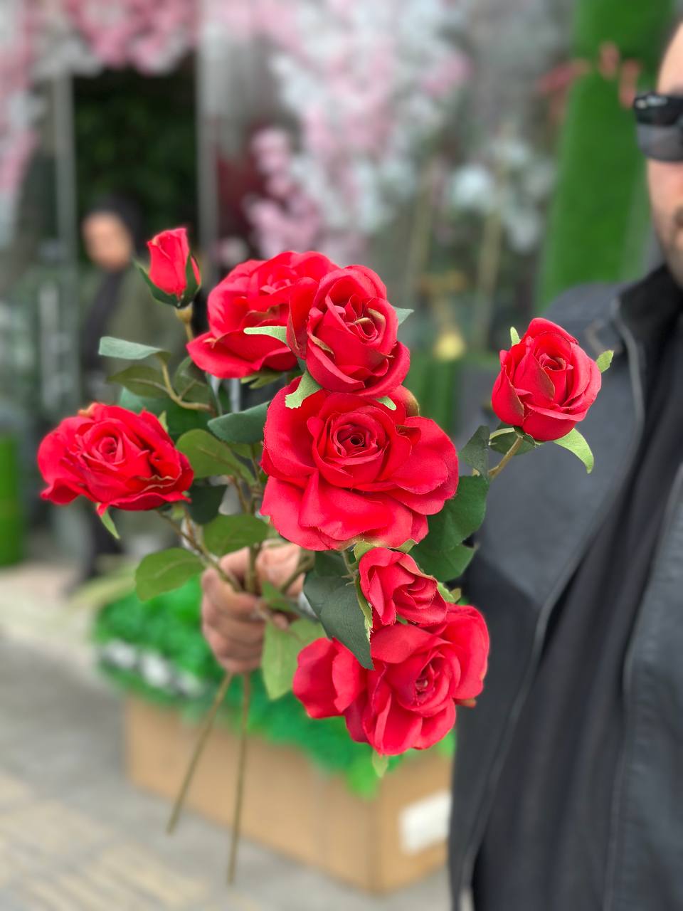 شاخه رز مصنوعی قرمز ۴ گل