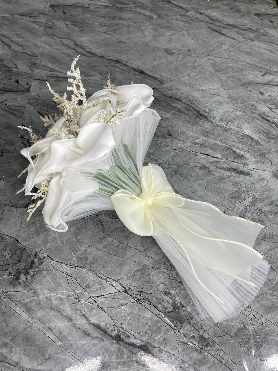 دسته گل عروس شیپوری ۲۰ شاخه