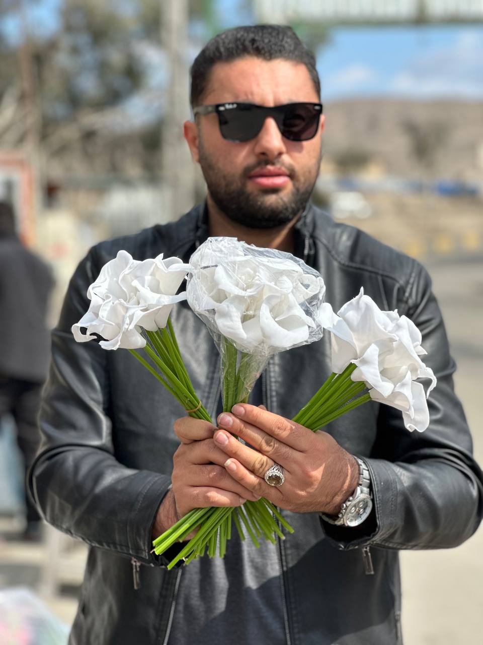 گل مصنوعی شیپوری بدون تغییر رنگ ۱۲ عددی