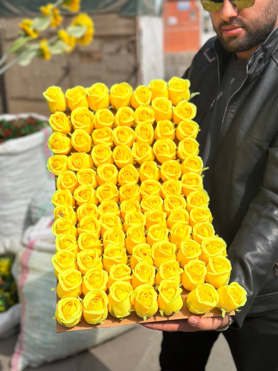 سرگل رز باکارا بدون ساقه مصنوعی زرد وارداتی 10عددی