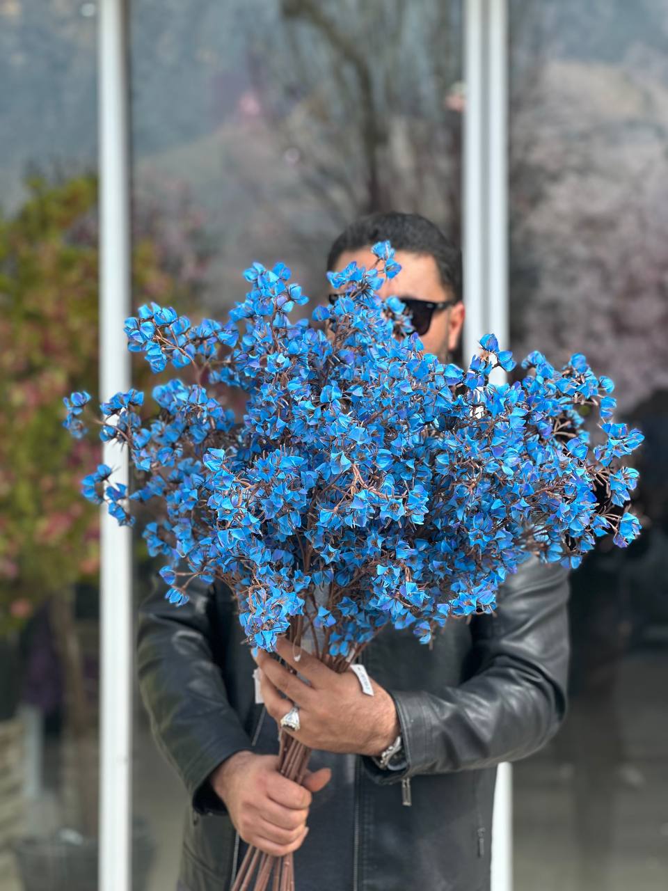 شکوفه خاردار غنچه ای آبی پررنگ