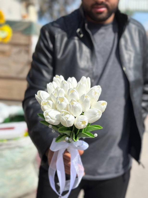 دسته گل عروس لاله لمسی وارداتی با مروارید