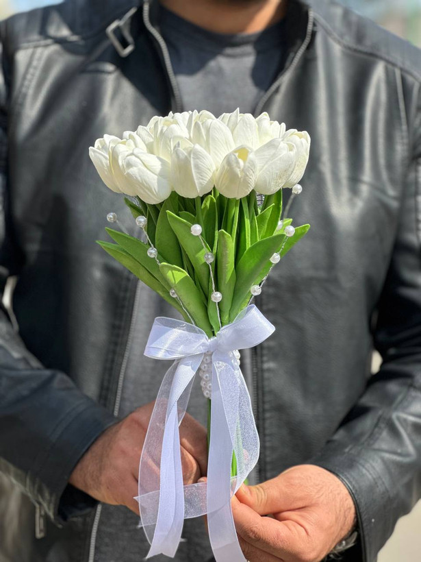 دسته گل عروس لاله لمسی وارداتی با مروارید