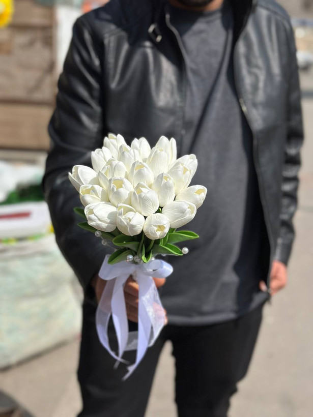 دسته گل عروس لاله لمسی وارداتی با مروارید