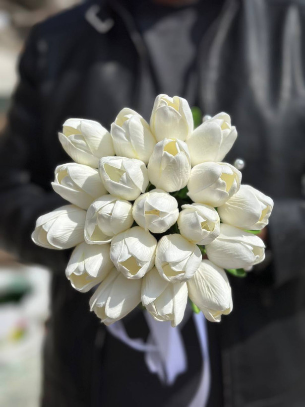 دسته گل عروس لاله لمسی وارداتی با مروارید