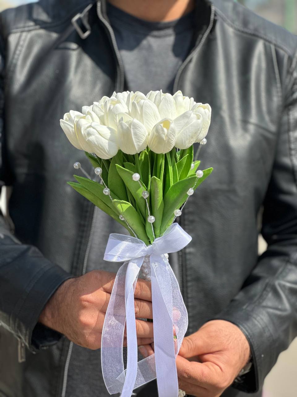 دسته گل عروس لاله لمسی وارداتی با مروارید