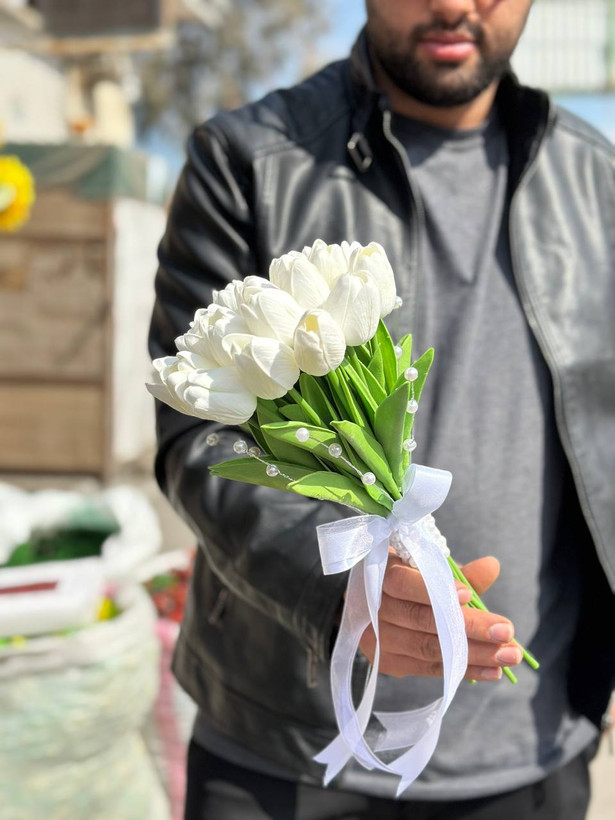 دسته گل عروس لاله لمسی وارداتی با مروارید