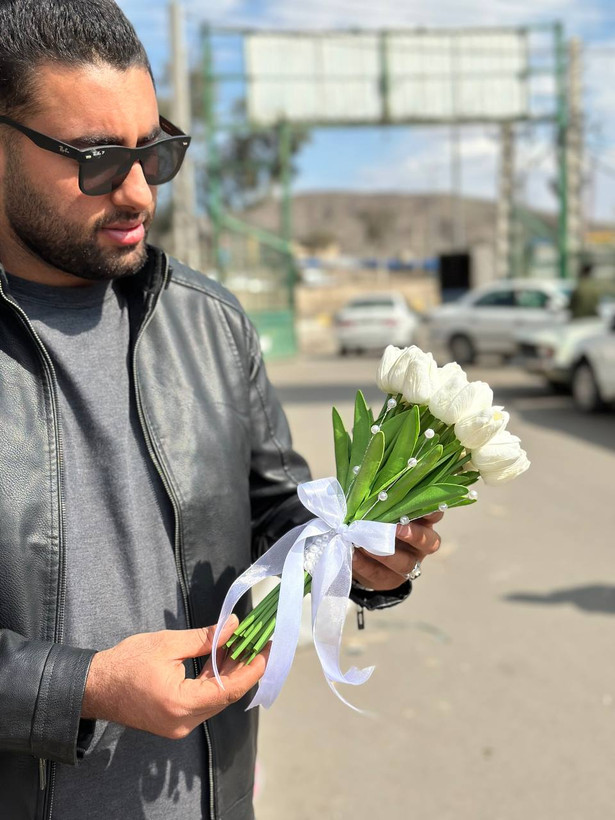 دسته گل عروس لاله لمسی وارداتی با مروارید
