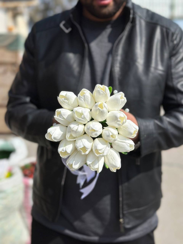 دسته گل عروس لاله لمسی وارداتی با مروارید