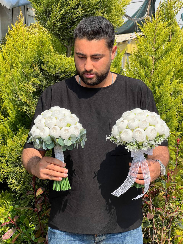 دسته گل عروس پیونی ۳۰ شاخه با دیزاین برگ اکالیپتوس(مصنوعی)