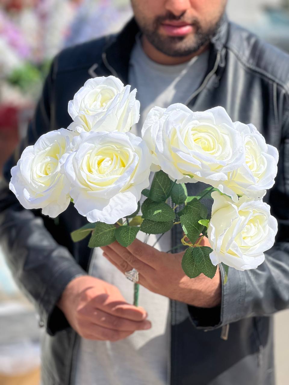 بوته گل رز مخملی سفید مصنوعی(گل درشت ۹تایی)