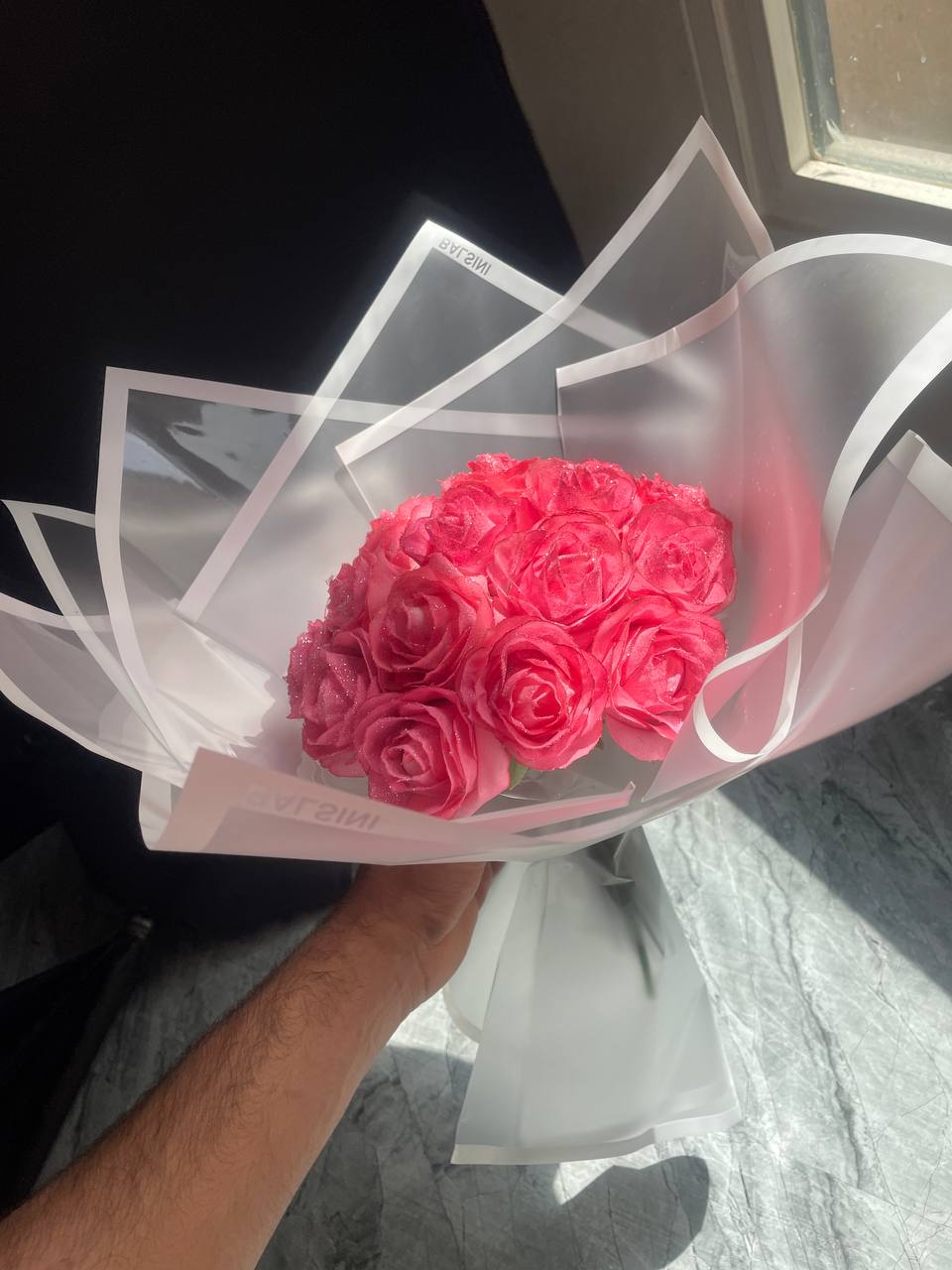 دسته گل رز صورتی شاین دار ۱۸ شاخه (مصنوعی)