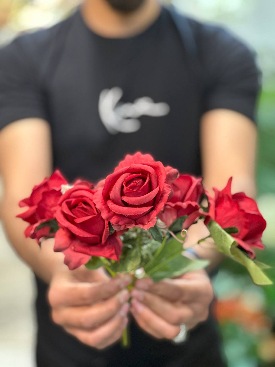 بوته گل رز ۵ گل سایز کوچک قرمز