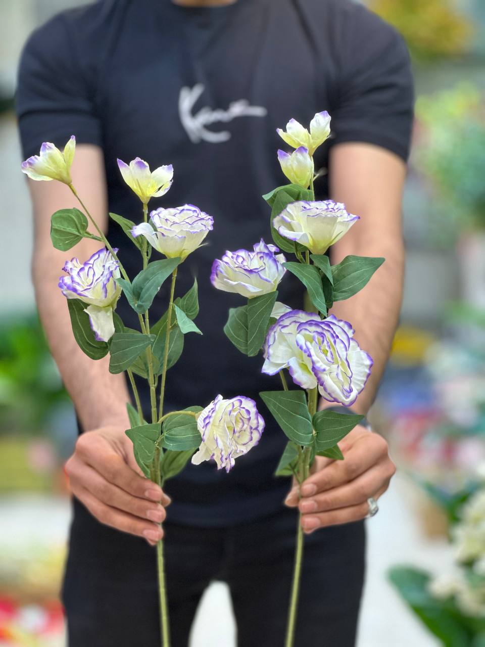 گل مصنوعی لیسین لب ماتیکی