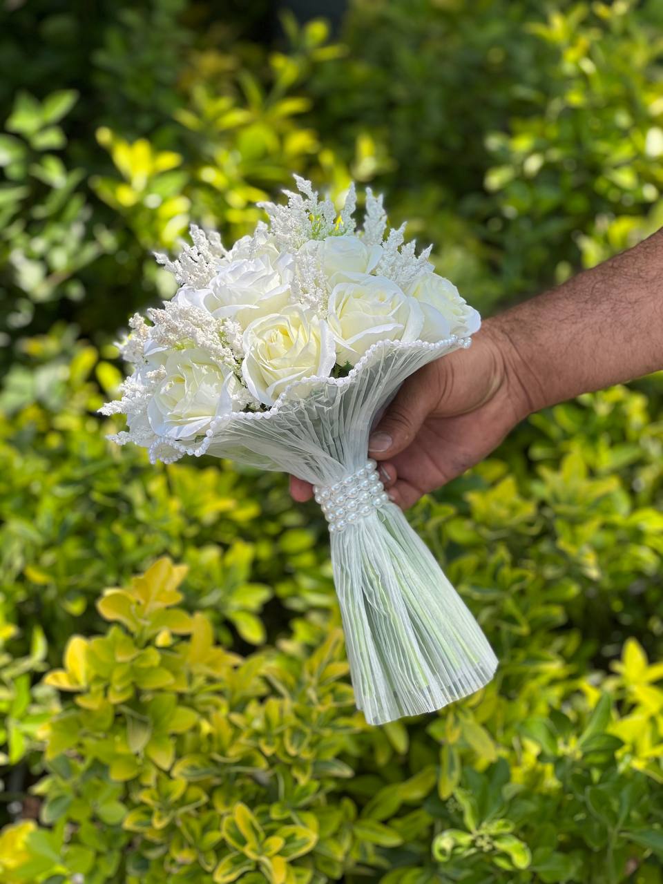 دسته گل عروس رز نباتی با تور