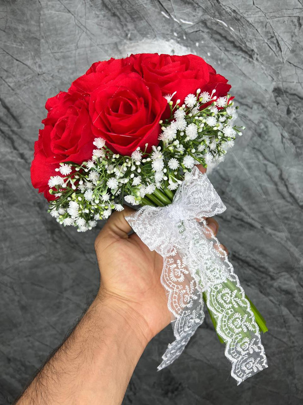 دسته گل عقد رز قرمز