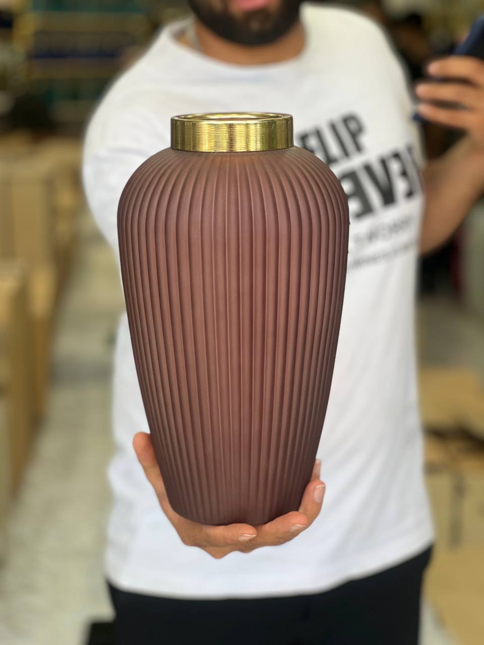 گلدان شیشه ای رنگ زرشکی مدل بهار خط دار