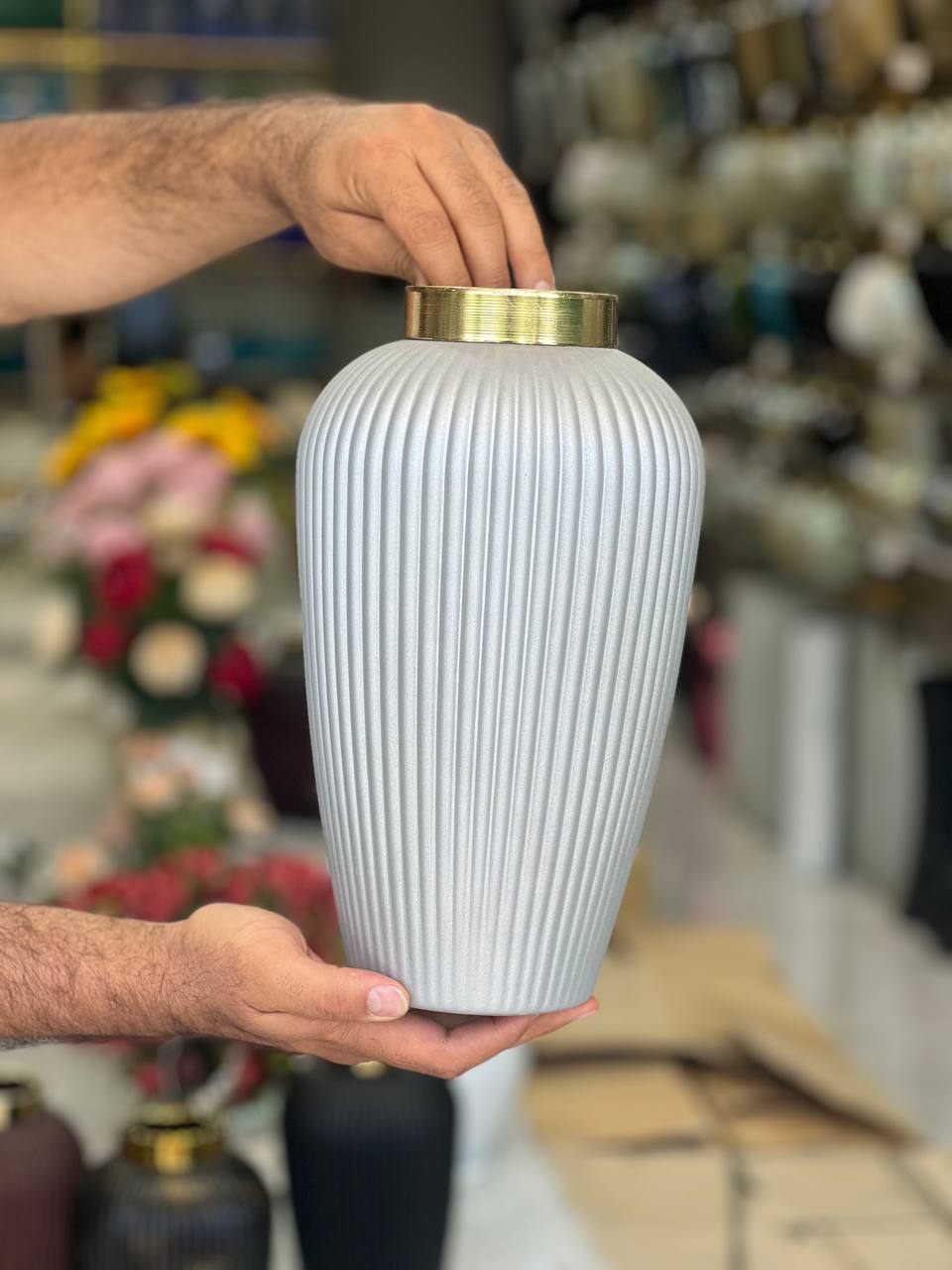 گلدان شیشه ای سیلور(نقره ای) مدل بهار خط دار