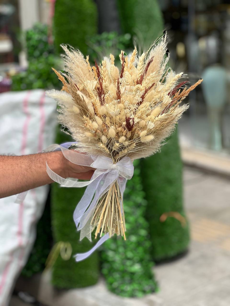 دسته گل فرمالیته خشک رنگ کرمی