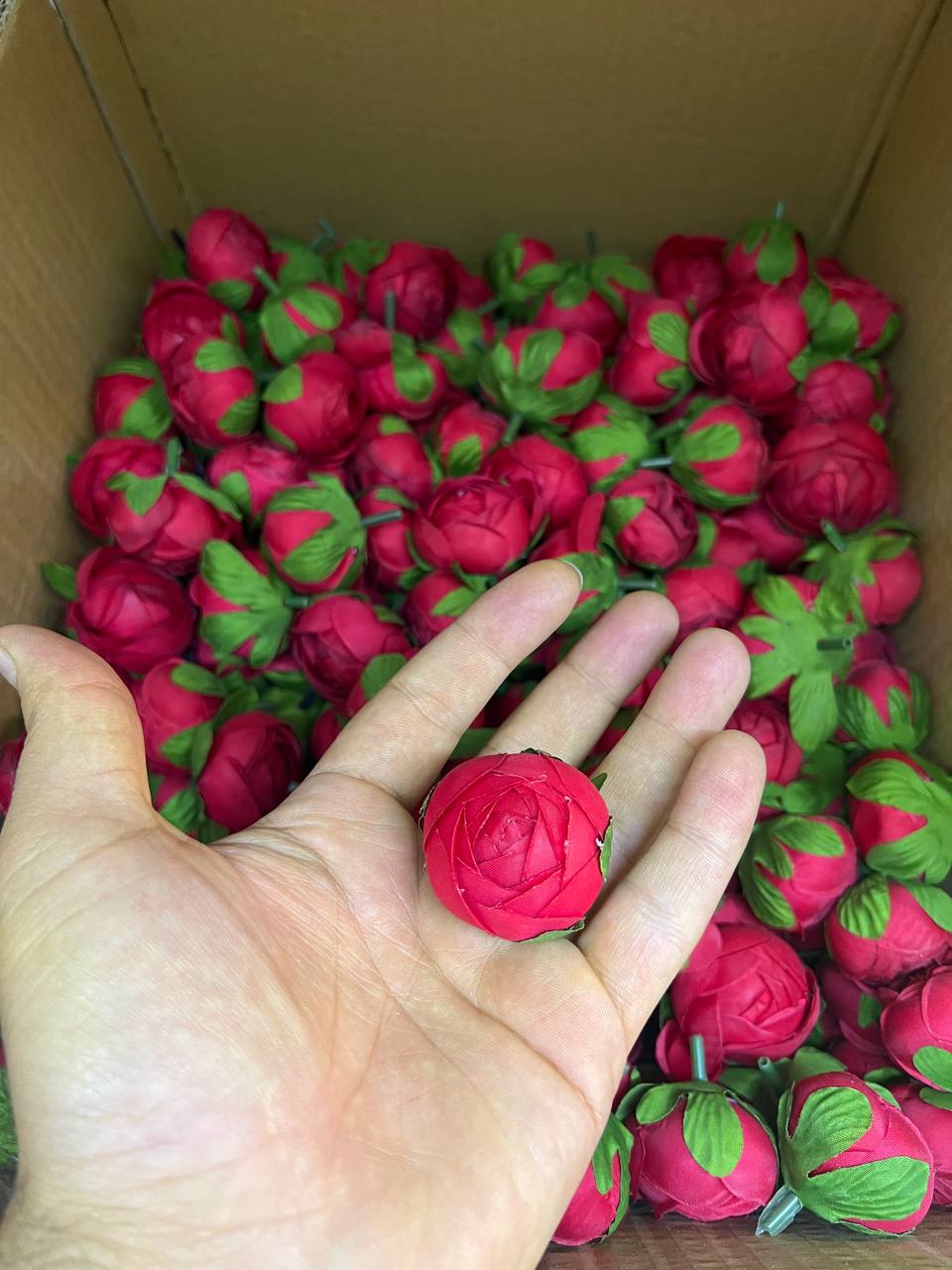 سرگل پیونی سایز کوچک رنگ قرمز مدل بسته ۱۰عددی