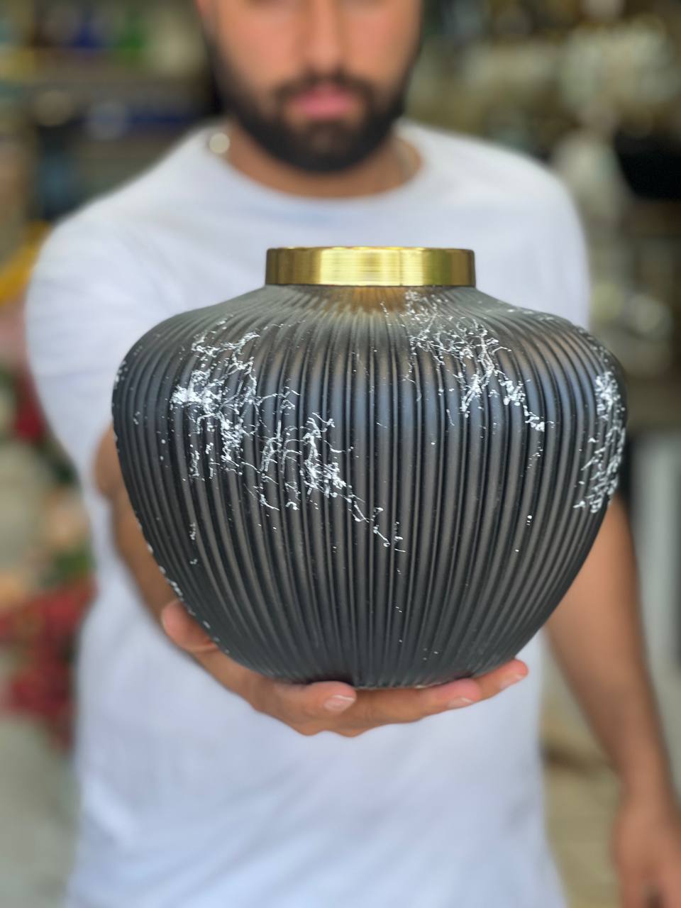 گلدان شیشه ای مدل ویانا ماربل (مشکی با رگه سفید)