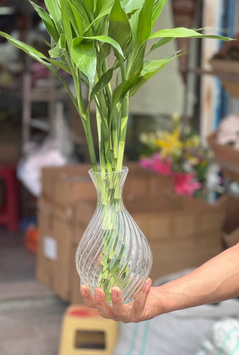 گلدان شیشه ای شیار دار