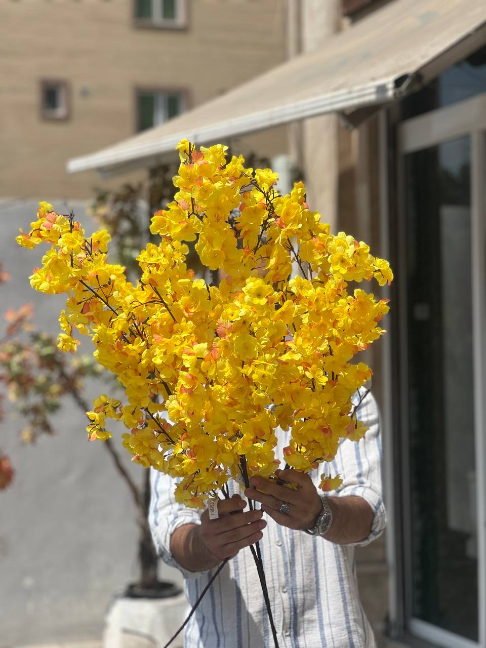 شکوفه مصنوعی زرد وارداتی ۶بازو ۱۵۰گل