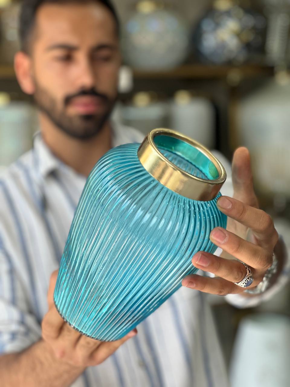 گلدان شیشه ای مدل بهار سایز متوسط آبی کمرنگ