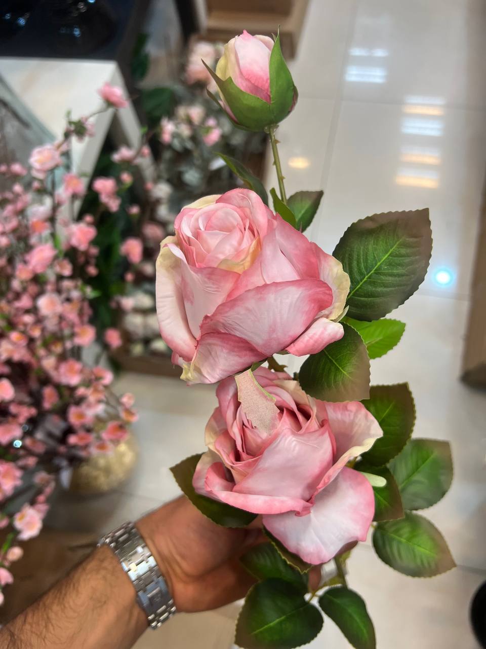 شاخه رز صورتی