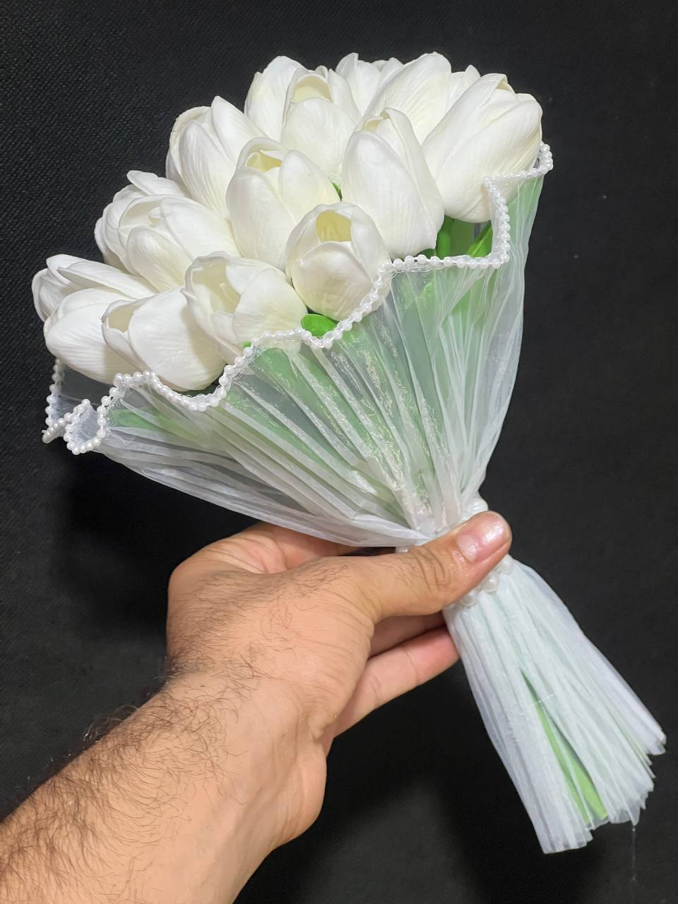 دسته گل عروس لاله ۱۹ شاخه با تزیین