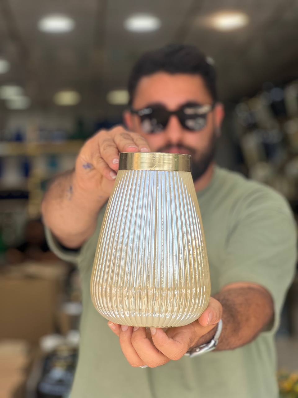 گلدان شیشه ای مدل مهتاب کوچک رنگ کرمی (عسلی)