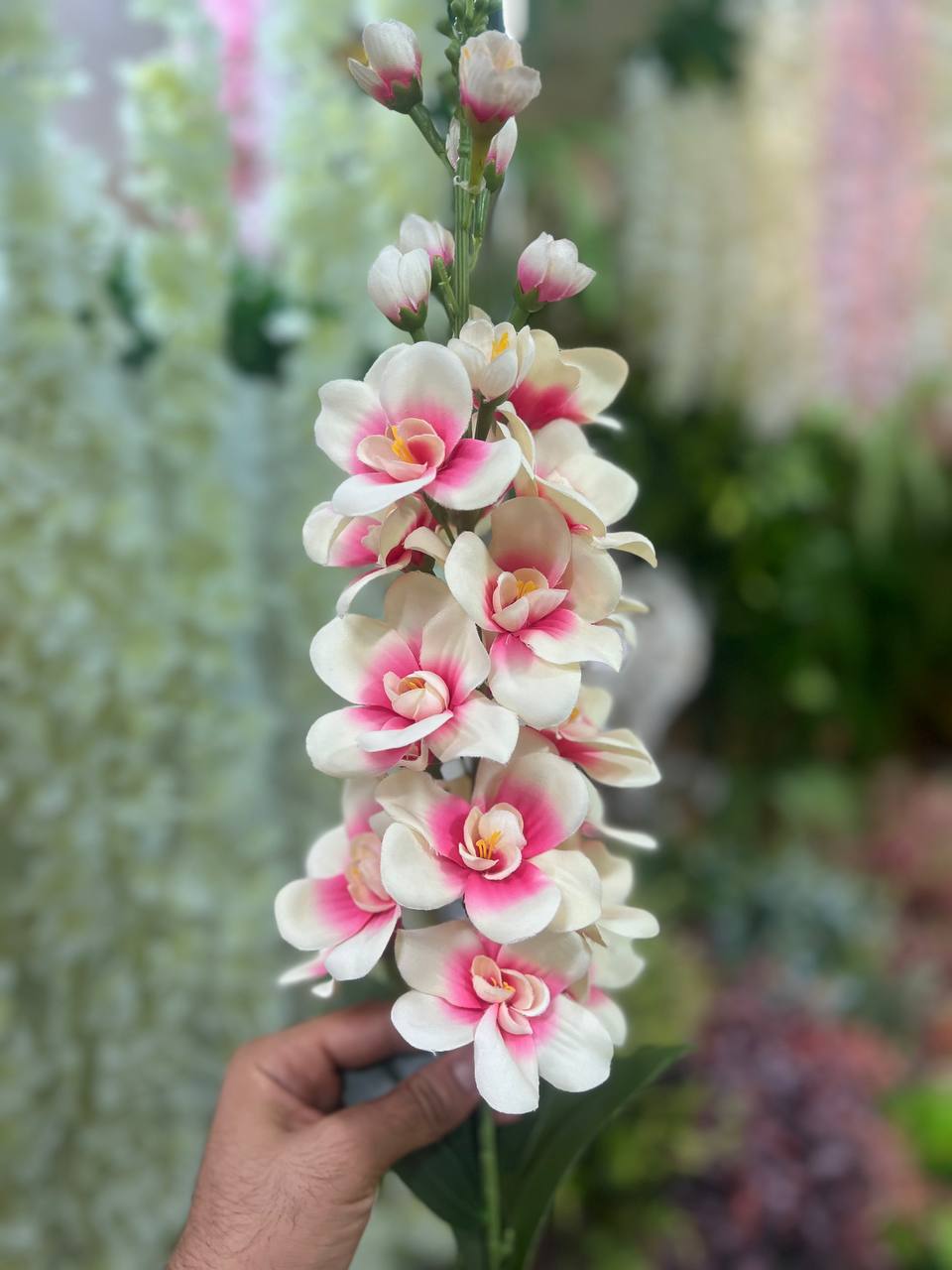 گل مصنوعی شببو رنگ سفید صورتی