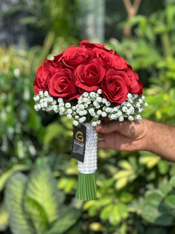 دسته گل عروس مصنوعی مدل رز زرشکی ۱۸شاخه