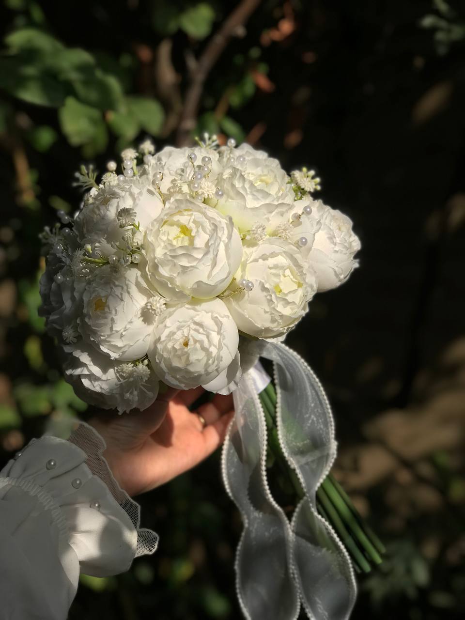 پیونی ۲۰ شاخه مرواریدی پر حجم +گل کت داماد